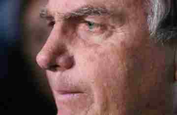  Com crise persistente de soluços, Bolsonaro faz nova cirurgia 